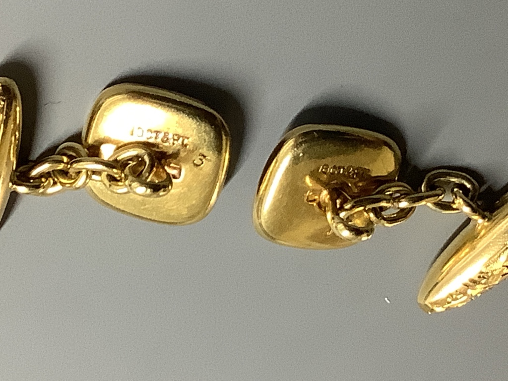 A pair of 18ct gold, pearl and mother of pearl cufflinks, gross 7.1 grams.